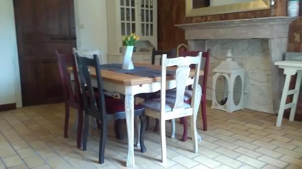 Hotel La Bourgseigneurie Bourseigne-Vieille Esterno foto